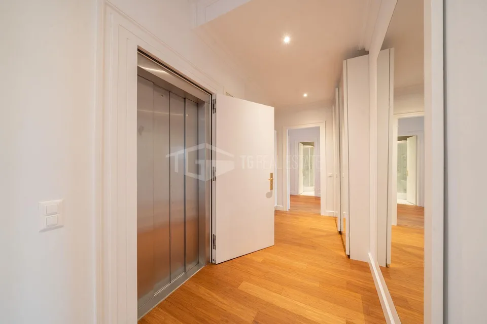 ELEGANTE APPARTAMENTO DI 5.5 LOCALI CON SPETTACOLARE VISTA LAGO | E...