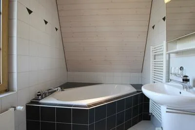 Romantische Dachwohnung mit grossem, isoliertem Dachgeschoss