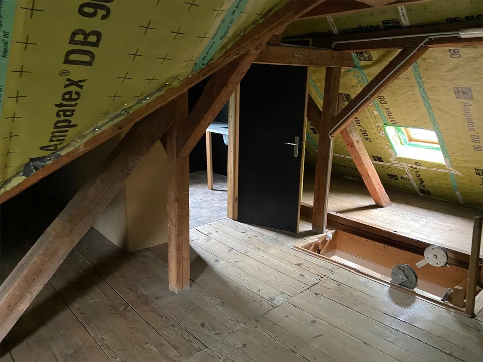 Romantische Dachwohnung mit grossem, isoliertem Dachgeschoss