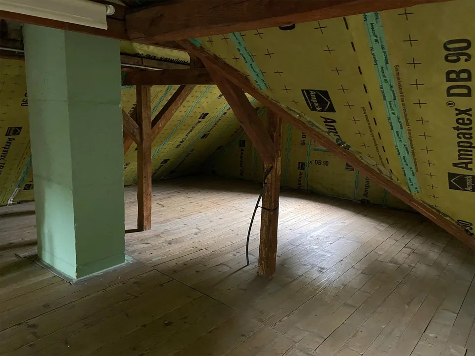 Romantische Dachwohnung mit grossem, isoliertem Dachgeschoss