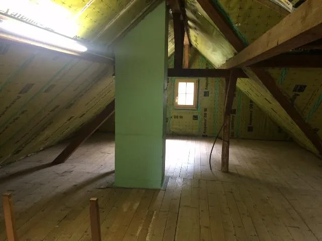 Romantische Dachwohnung mit grossem, isoliertem Dachgeschoss