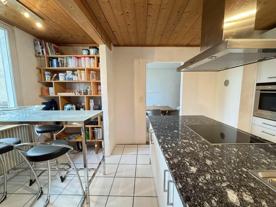 5 1/2 Zimmer-Einfamilienhaus mit Loggia und Terrasse – Foto 6 von 12