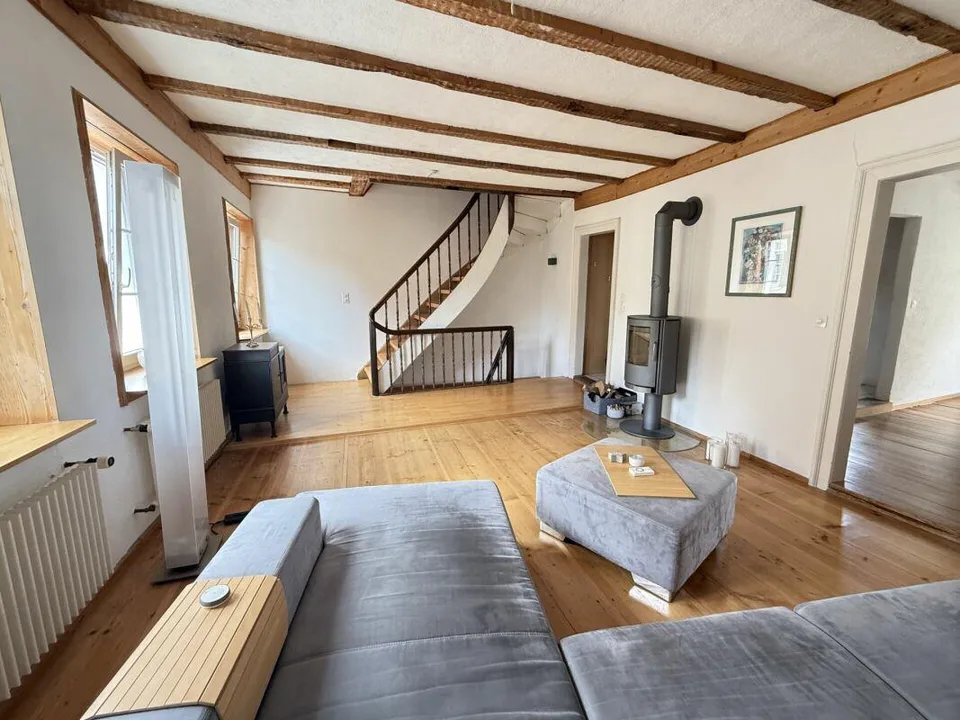 5 1/2 Zimmer-Einfamilienhaus mit Loggia und Terrasse – Foto 4 von 12