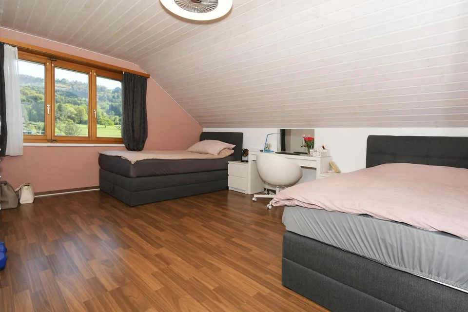 Freistehendes 5-Zimmer-Einfamilienhaus – viel Platz und freie Sicht – Foto 10 von 14