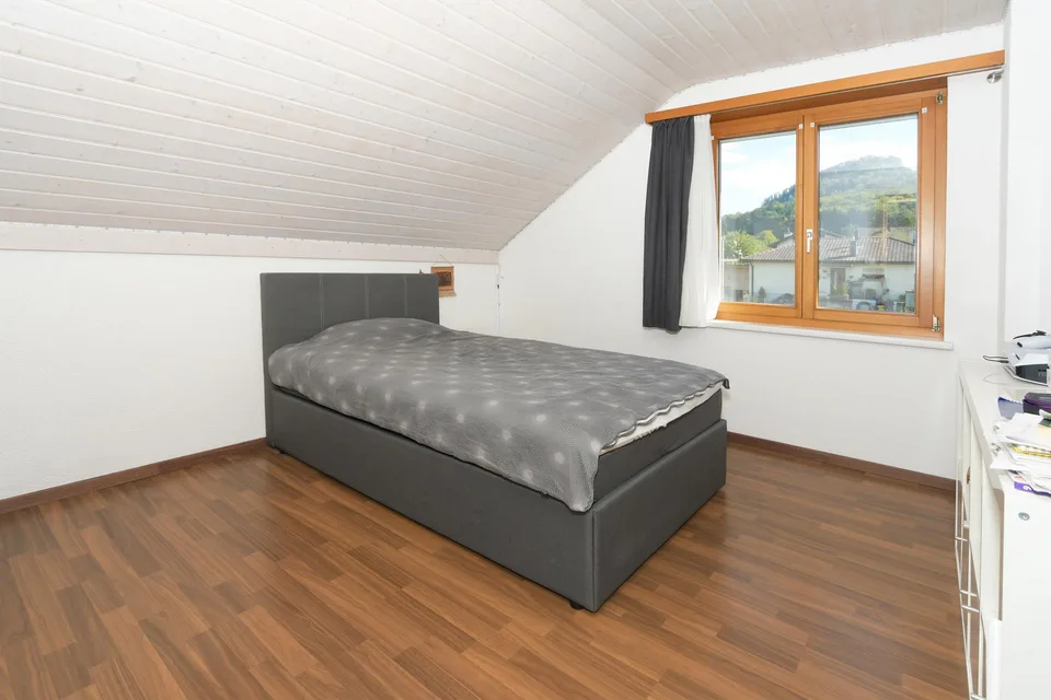 Freistehendes 5-Zimmer-Einfamilienhaus – viel Platz und freie Sicht – Foto 8 von 14