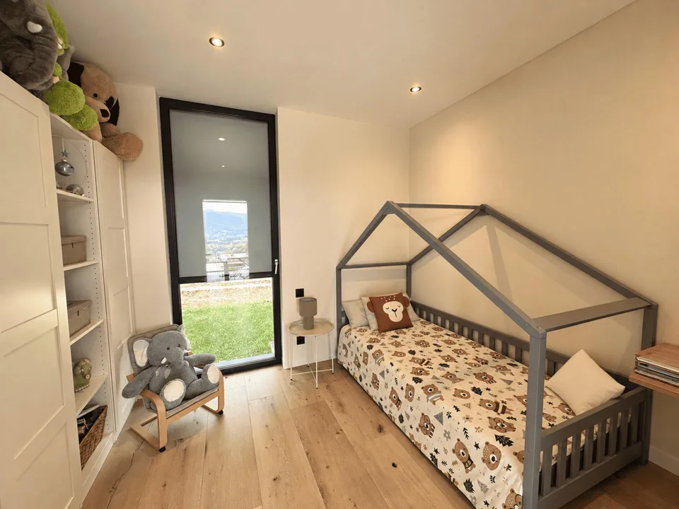 NUOVO ED AMPIO APPARTAMENTO CON LIFT PRIVATO E VISTA LAGO – foto 10 di 18