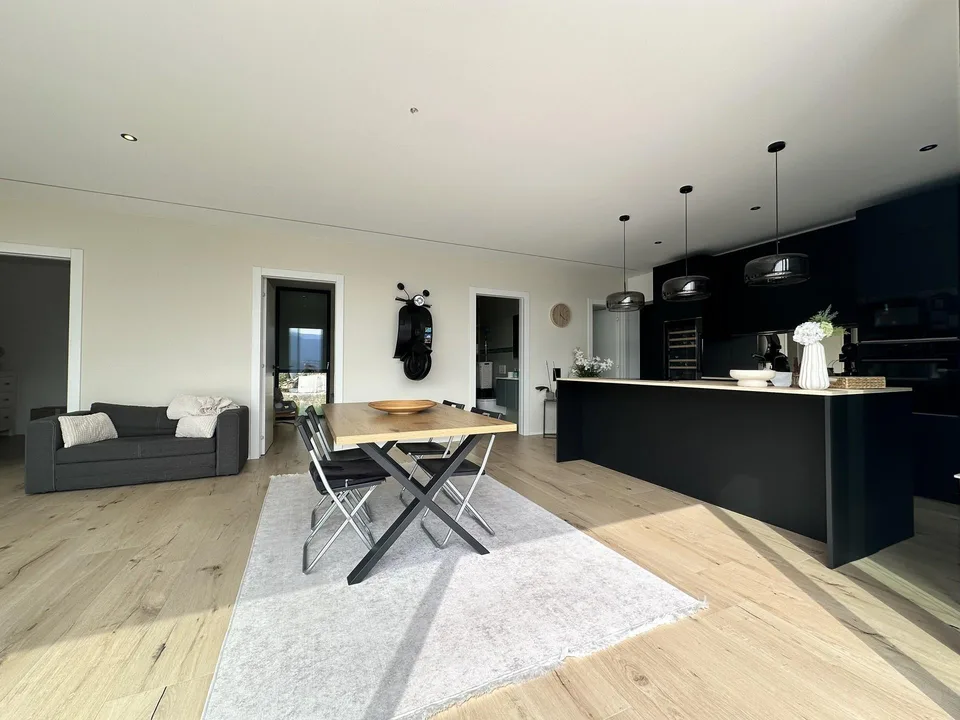 NUOVO ED AMPIO APPARTAMENTO CON LIFT PRIVATO E VISTA LAGO – foto 4 di 18