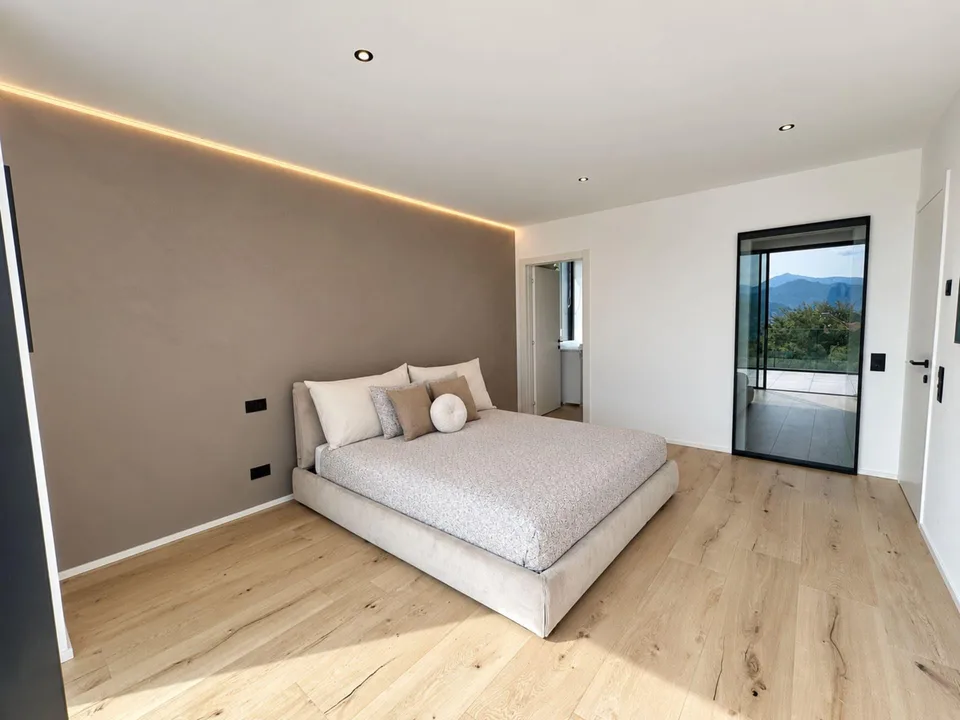 NUOVO ED AMPIO APPARTAMENTO CON LIFT PRIVATO E VISTA LAGO – foto 9 di 18