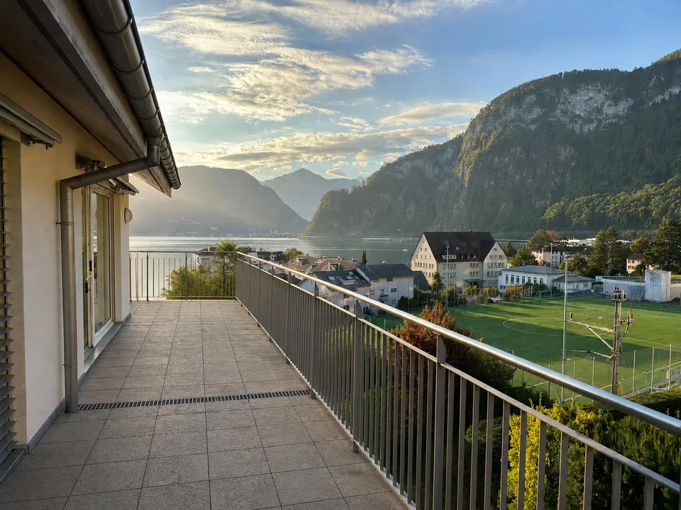 Maison multifamiliale bien entretenue avec vue dégagée – photo 3 sur 10