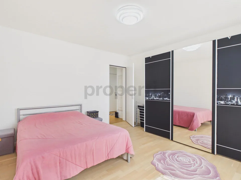 Eigentumsstandard mit Panoramafenstern: Grosszügige 74 m², Tiefgara...