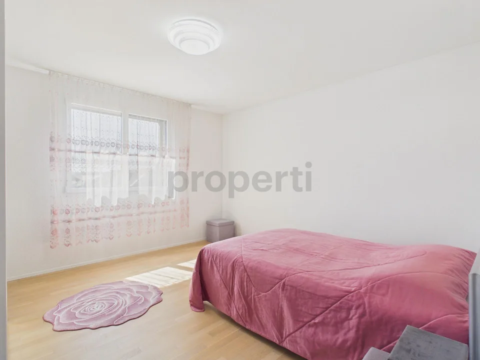 Eigentumsstandard mit Panoramafenstern: Grosszügige 74 m², Tiefgara...