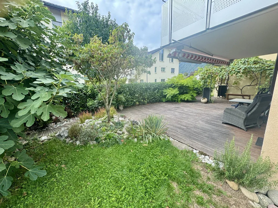 Grosszügige 2,5 Zimmer Wohnung mit Gartensitzplatz
