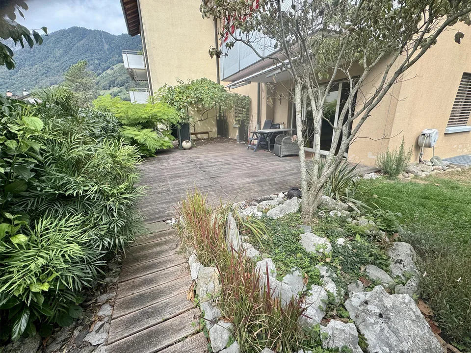 Grosszügige 2,5 Zimmer Wohnung mit Gartensitzplatz