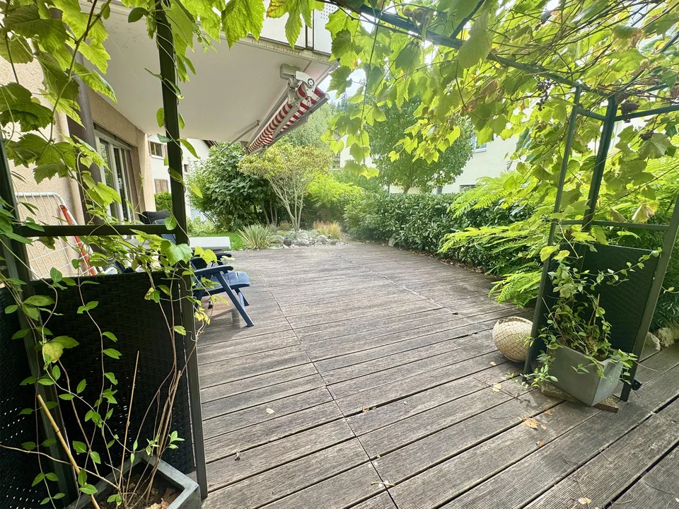 Grosszügige 2,5 Zimmer Wohnung mit Gartensitzplatz