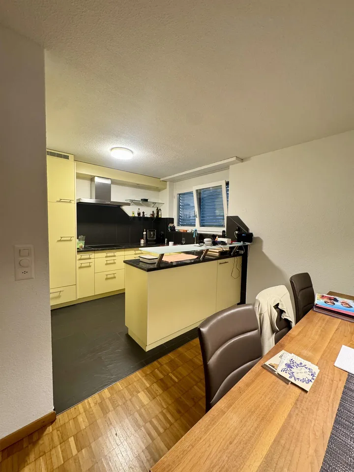 Grosszügige 2,5 Zimmer Wohnung mit Gartensitzplatz