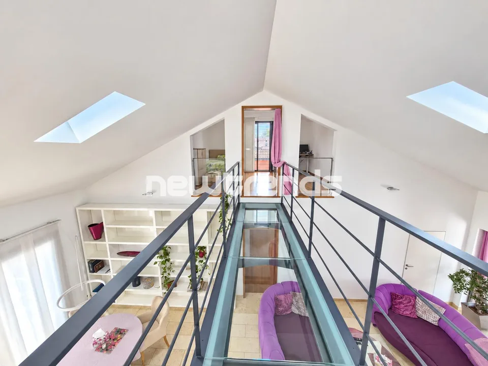 Caslano: location de villa de design lumineuse avec terrasse