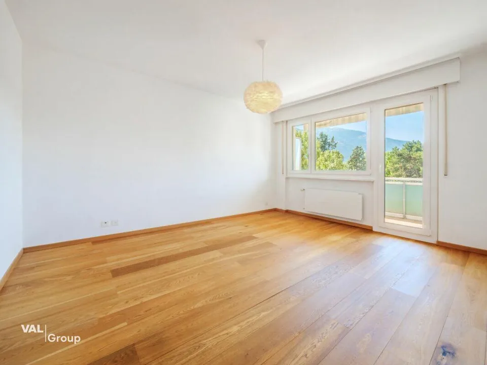 Lumineux 4.5 pièces idéalement situé avec garage box – foto 6 di 14