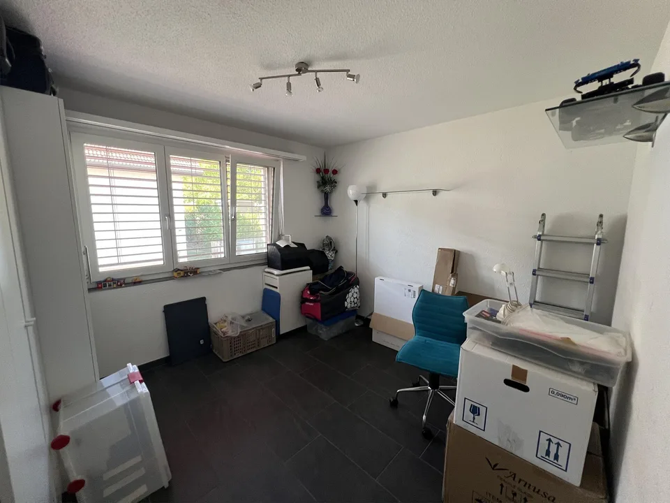 Lichtdurchflutete großzügige 4,5 Zimmer Wohnung mit Terasse zu verkauf – Foto 8 von 17
