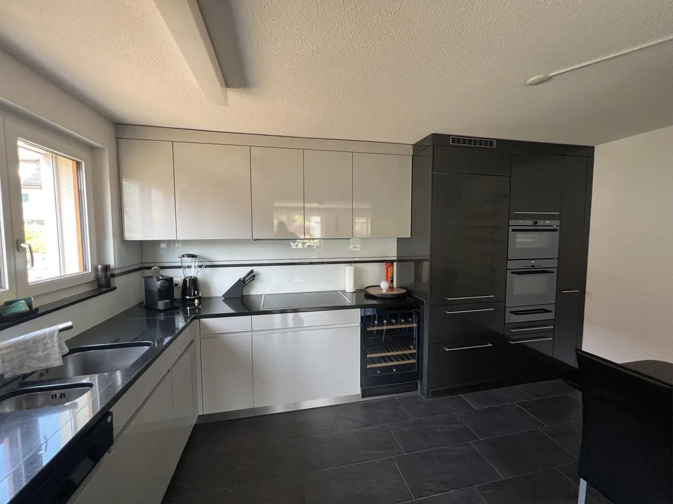 Lichtdurchflutete großzügige 4,5 Zimmer Wohnung mit Terasse zu verkauf – Foto 7 von 17