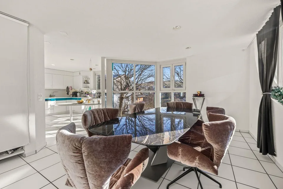 EXKLUSIVE VILLA MIT POOL | 285 m² WOHNFLÄCHE | 1'058 m² GRUNDSTÜCK – photo 7 of 13