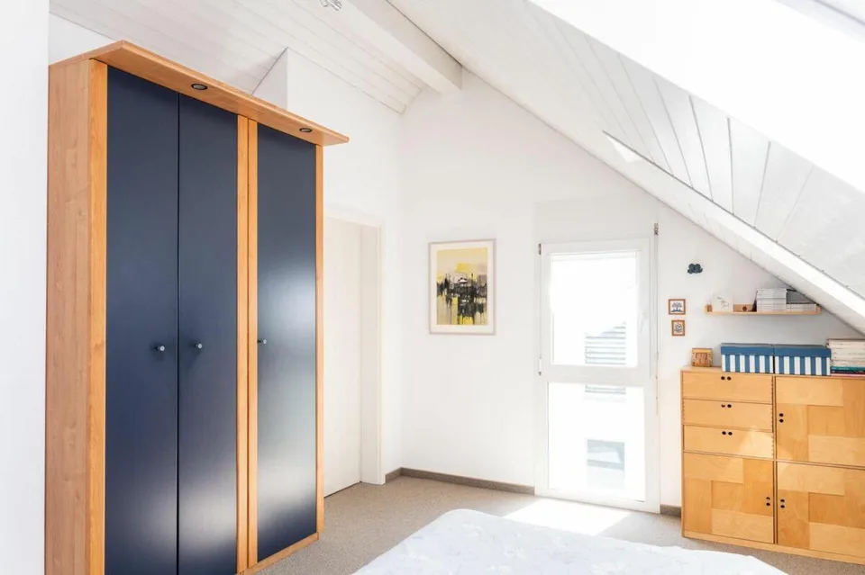 Grosse Dach-Maisonettewohnung mit Fernsicht – Foto 12 von 17