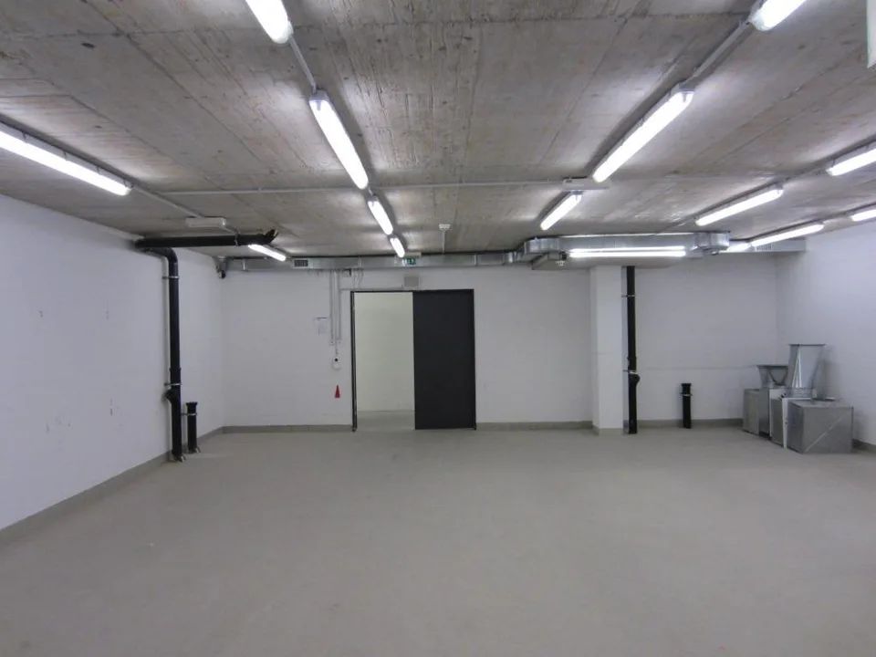 Lagerraum zu vermieten im modernen Einkaufscenter – Foto 2 von 2