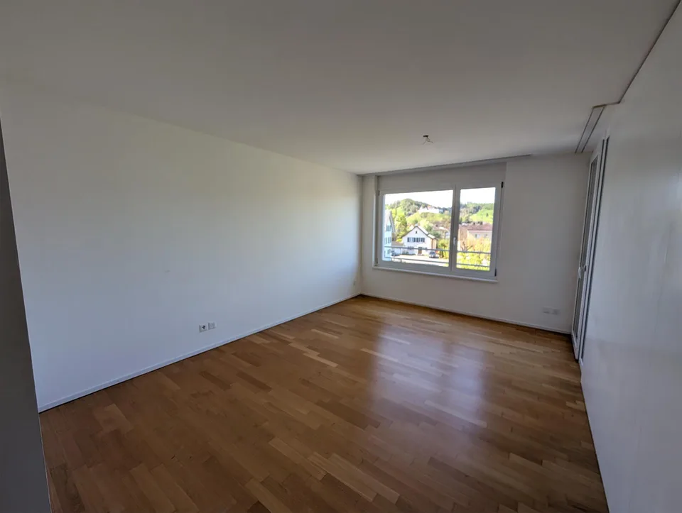 Grosszügige und helle 3.5-Zimmer Wohnung