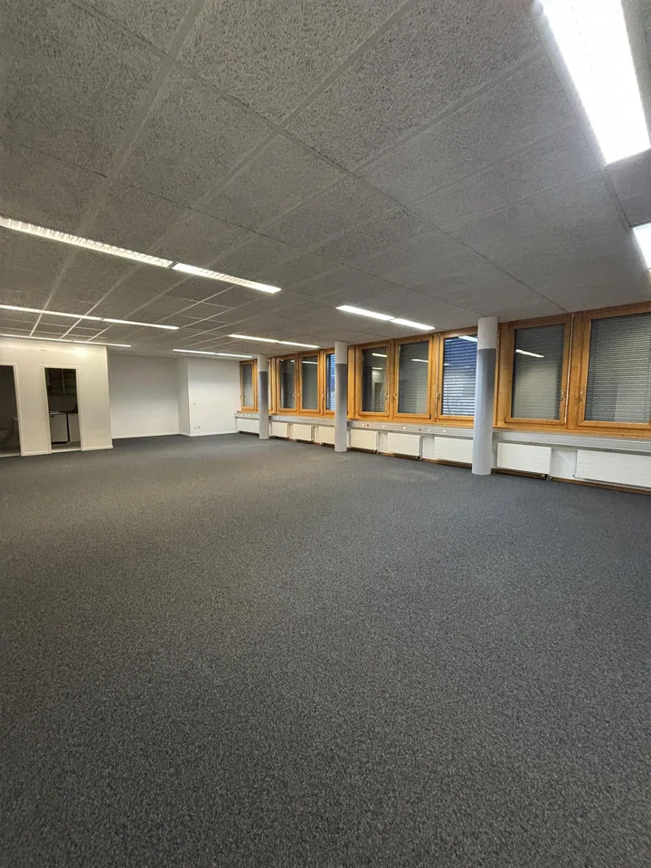 Büroräumlichkeiten zu vermieten – Foto 4 von 6