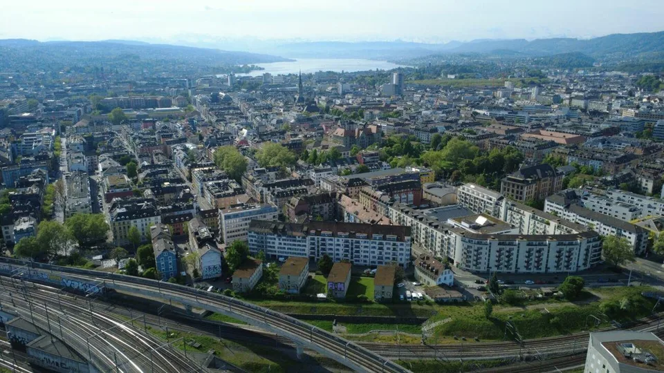 2.5-Zi.-Attikawohnung mit Dachterrasse - Kreis 4 – photo 22 of 24