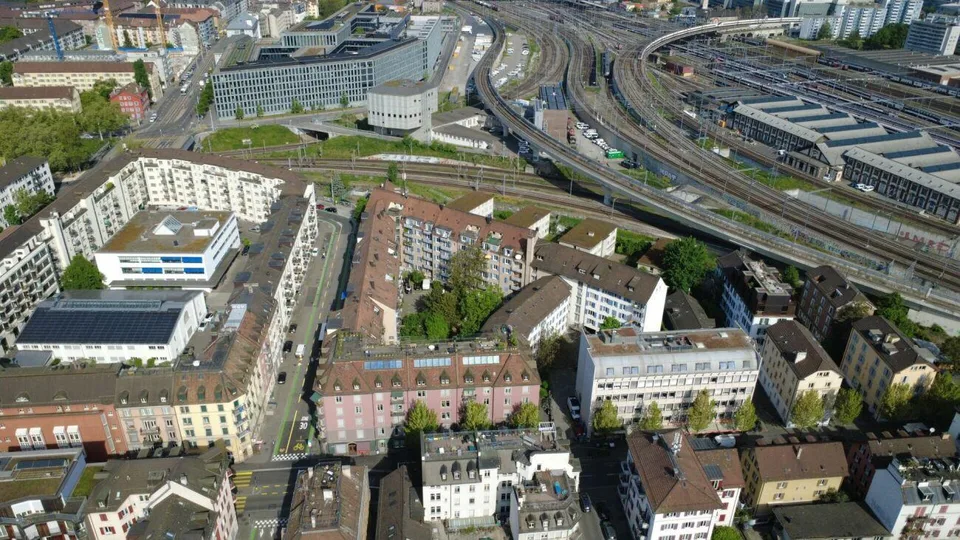 2.5-Zi.-Attikawohnung mit Dachterrasse - Kreis 4 – photo 23 of 24