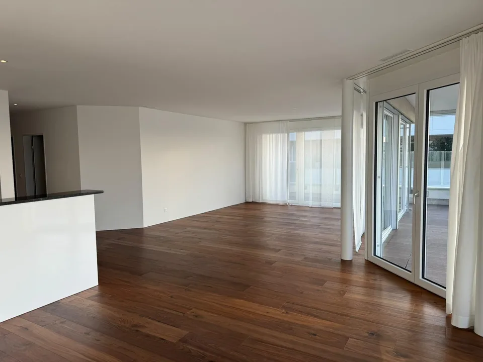Wunderschöne helle 4.5 Zimmerwohnung zu verkaufen – photo 4 of 13