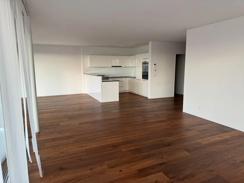 Wunderschöne helle 4.5 Zimmerwohnung zu verkaufen – photo 2 of 13