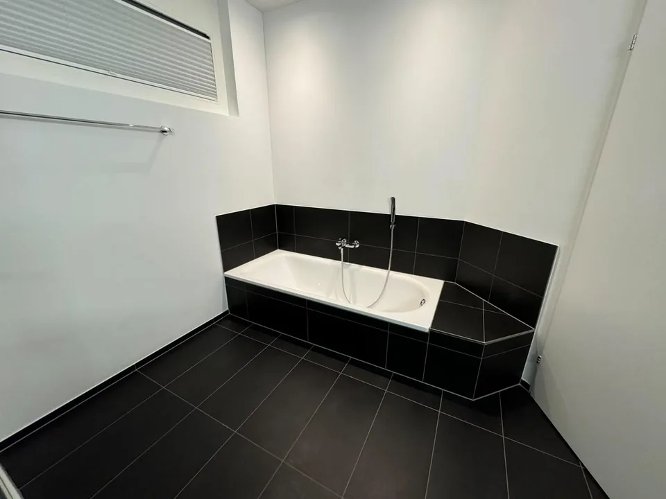 Wunderschöne helle 4.5 Zimmerwohnung zu verkaufen – photo 8 of 13