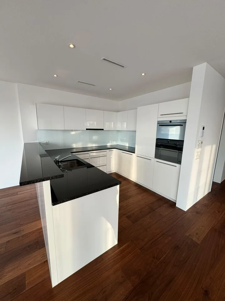 Wunderschöne helle 4.5 Zimmerwohnung zu verkaufen – photo 3 of 13