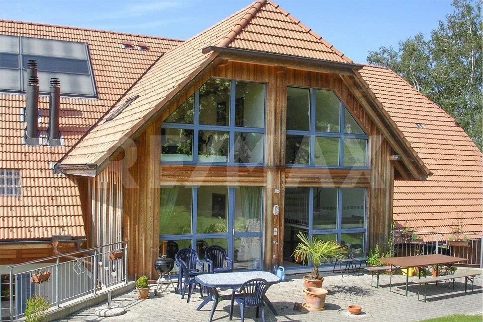 Maison de ferme massivement construite en 2001 avec 3 appartements et grenier préservé. – photo 4 sur 10