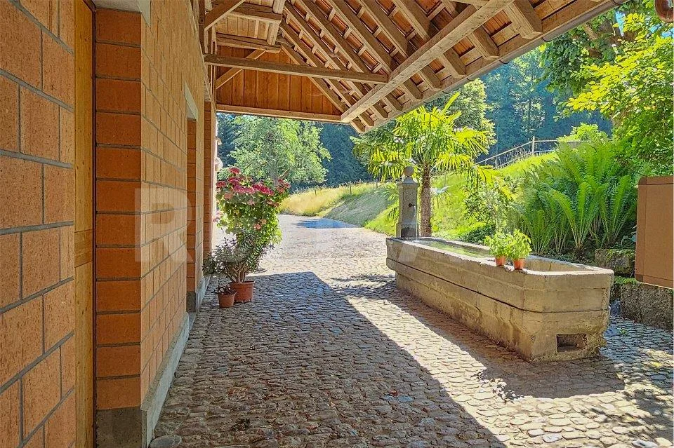 Maison de ferme massivement construite en 2001 avec 3 appartements et grenier préservé. – photo 6 sur 10