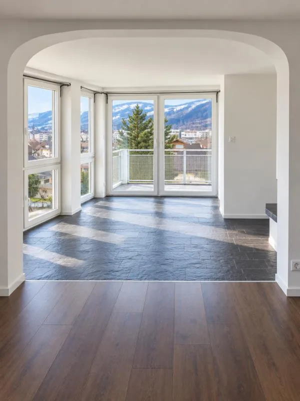 Emplacement calme en pente dans le vignoble : Appartement exclusif de 4 pièces avec de généreuses options de stationnement