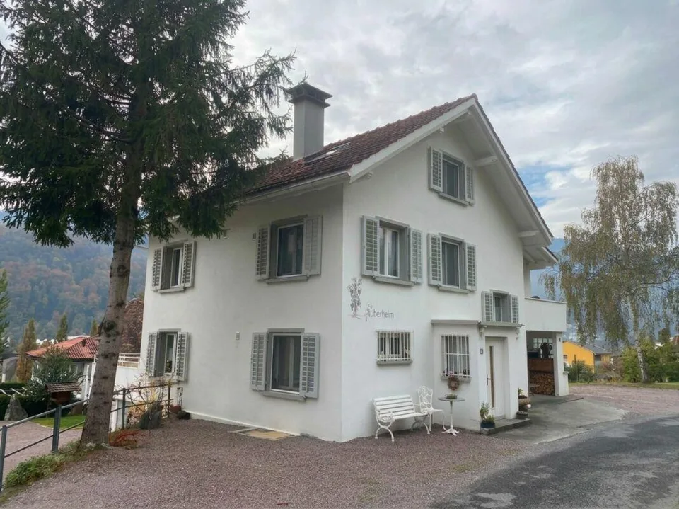 Emplacement calme en pente dans le vignoble : Appartement exclusif de 4 pièces avec de généreuses options de stationnement