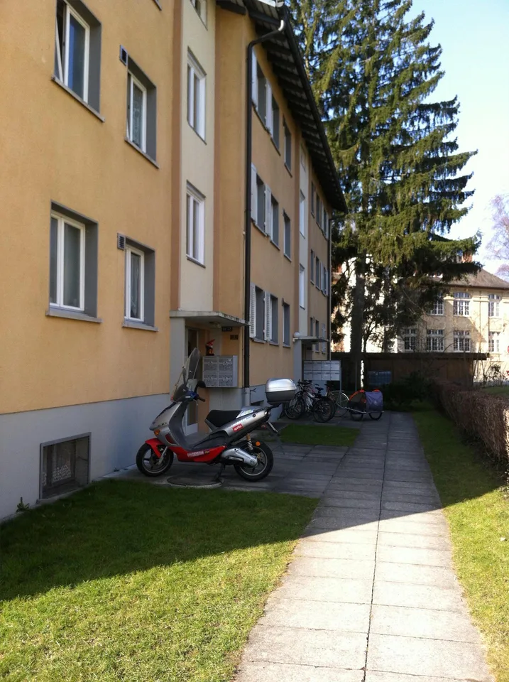Appartement spacieux de 6,5 pièces avec charme particulier et accès au jardin – photo 2 sur 3