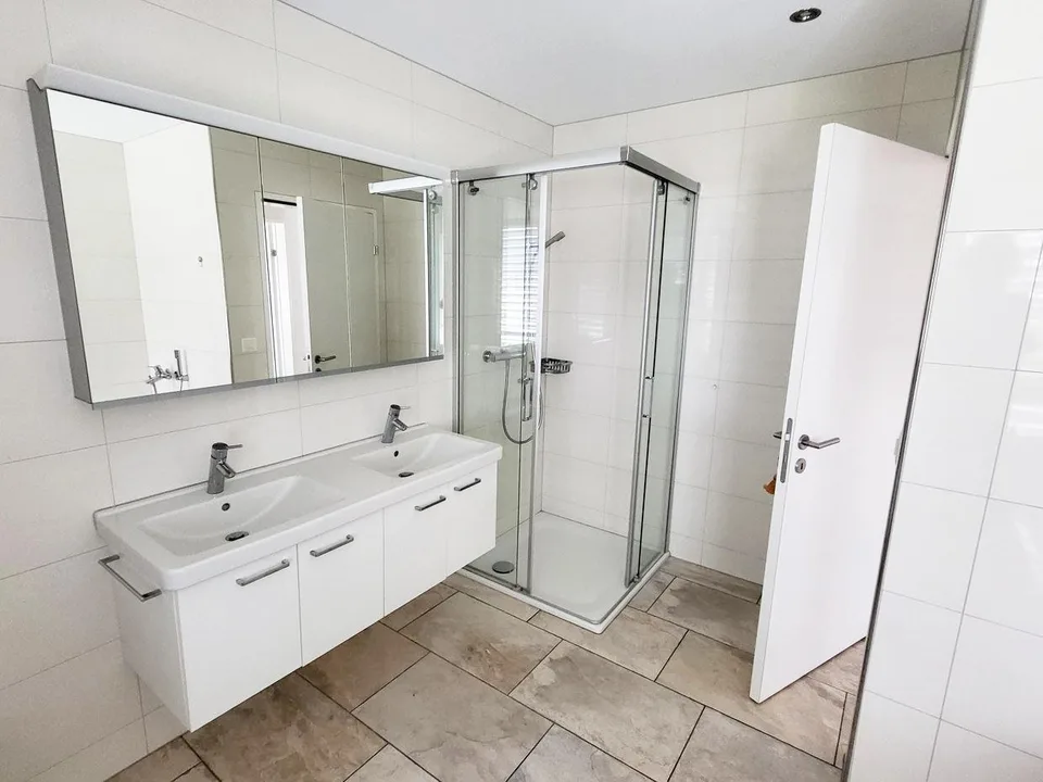 Grosse helle Wohnung im Dorfzentrum in kinderfreundlicher Umgebung