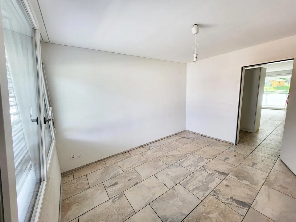 Grosse helle Wohnung im Dorfzentrum in kinderfreundlicher Umgebung