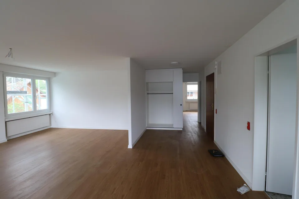 4-Zimmerwohnung mit Balkon per sofort verfügbar – Foto 4 von 12