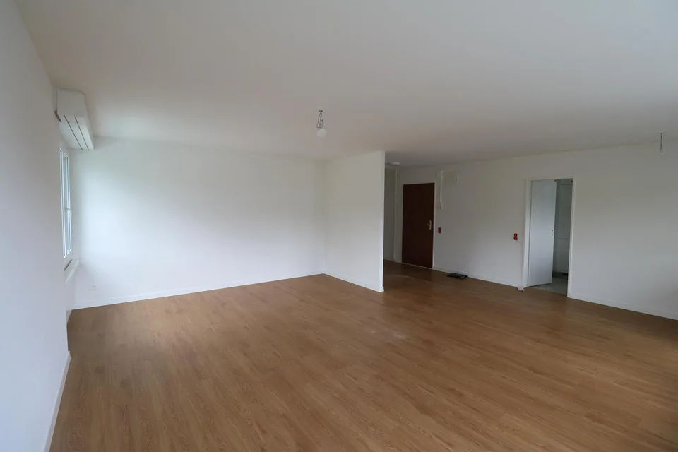 4-Zimmerwohnung mit Balkon per sofort verfügbar – Foto 2 von 12