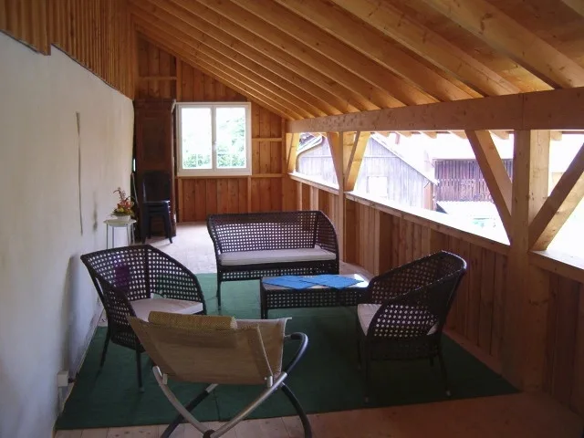 Zu vermieten 2.5 Zimmer Wohnung mit grosser Laube