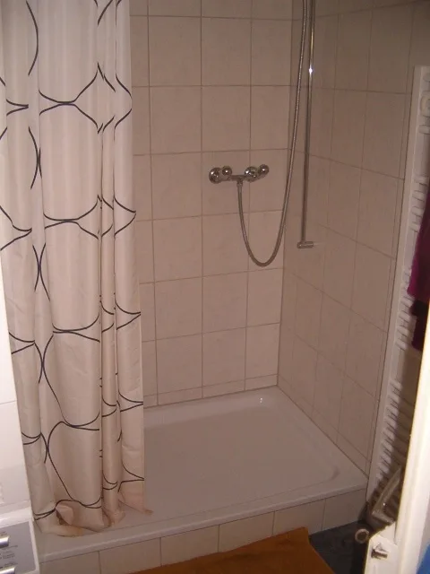Zu vermieten 2.5 Zimmer Wohnung mit grosser Laube