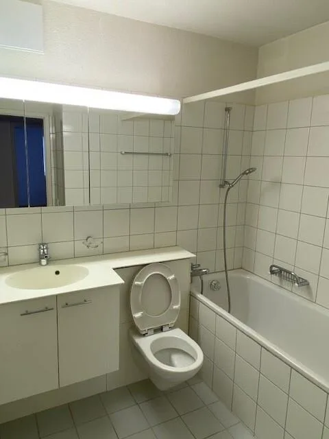 Moderne und gepflegte Wohnung in See nähe – Foto 2 von 6
