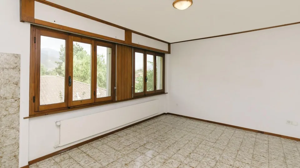 IMMEUBLE DE TROIS APPARTEMENTS A VEYRAS – foto 8 di 19