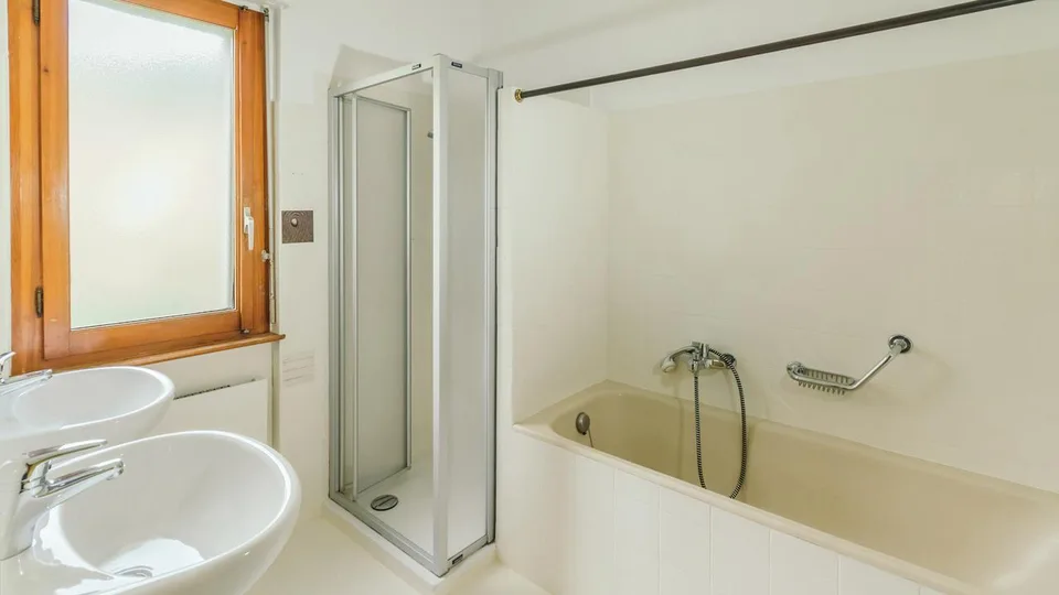 IMMEUBLE DE TROIS APPARTEMENTS A VEYRAS – foto 6 di 19