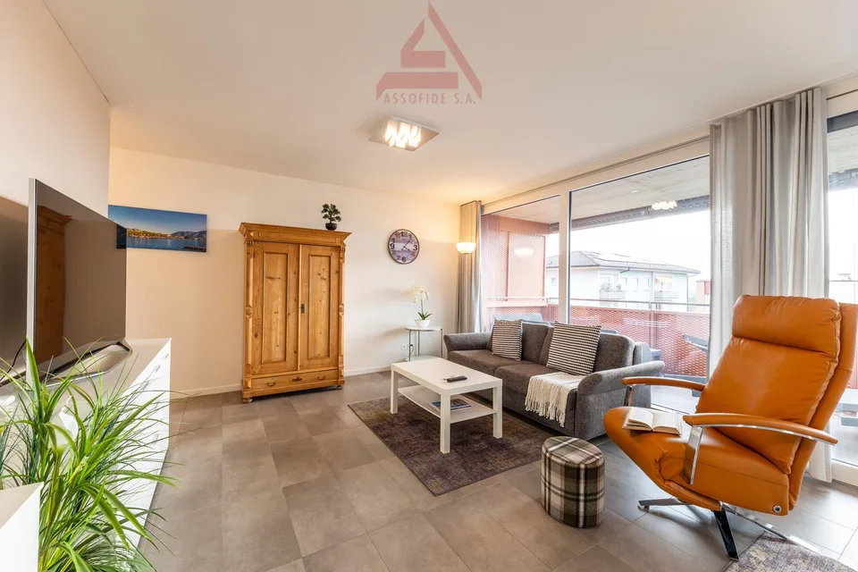 3.5-Zimmer-Wohnung, modern und sonnig / 3.5 locali moderno e luminoso – Foto 2 von 11
