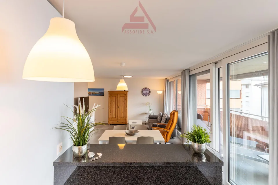 3.5-Zimmer-Wohnung, modern und sonnig / 3.5 locali moderno e luminoso – Foto 3 von 11